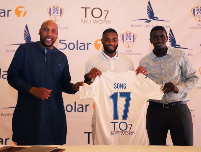 Alex Song uheruka gusinyira iyi kipe ubu ari i Kigali