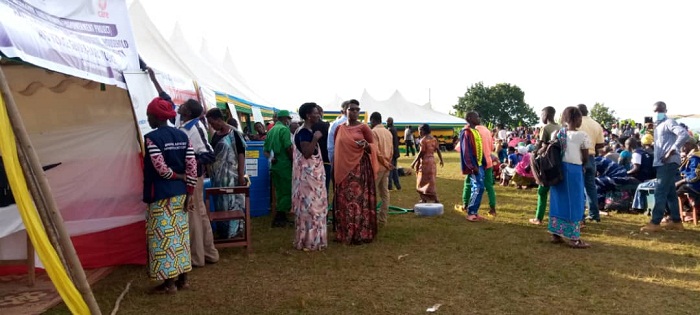 Abaturage bitabiriye imurikabikorwa ry'abafatanyabikorwa
