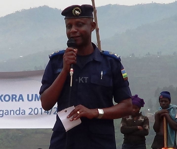 SS Muheto avuga ko nubwo haba nta byapa bihari abatwara ibinyabiziga bagomba kugendera ku mategeko bize kandi ko mu igazeti ya Leta bisobanutse ko mu nsisiro no mu mijyi batavuduka.