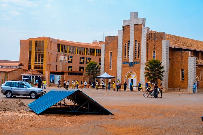 Insengero zemerewe gukora ni zo zemerewe kwakira 50% by