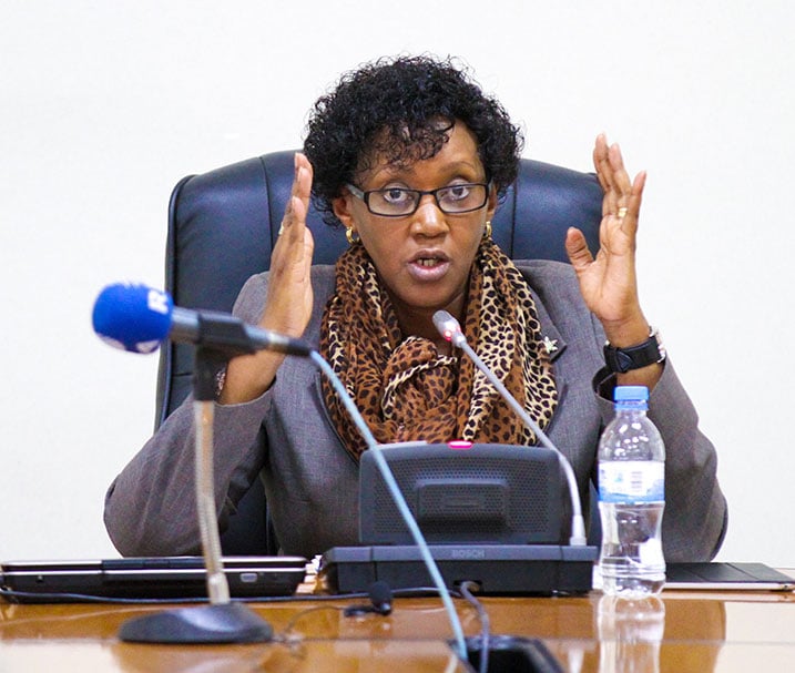 Stella Ford Mugabo ushinzwe imirimo y'inama y'Abaminisitiri mu kiganiro n'abanyamakuru.