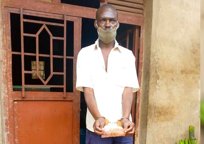 Uwimana Antoine yafashwe agerageza guha umupolisi ruswa y