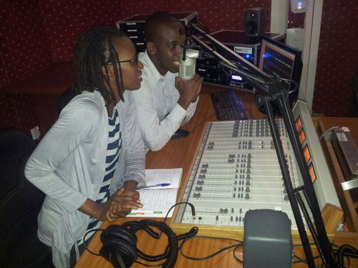 Umuyobozi wungirije w'ibiganiro (hirya) n'umuyobozi wungirije w'amakuru kuri KT Radio.