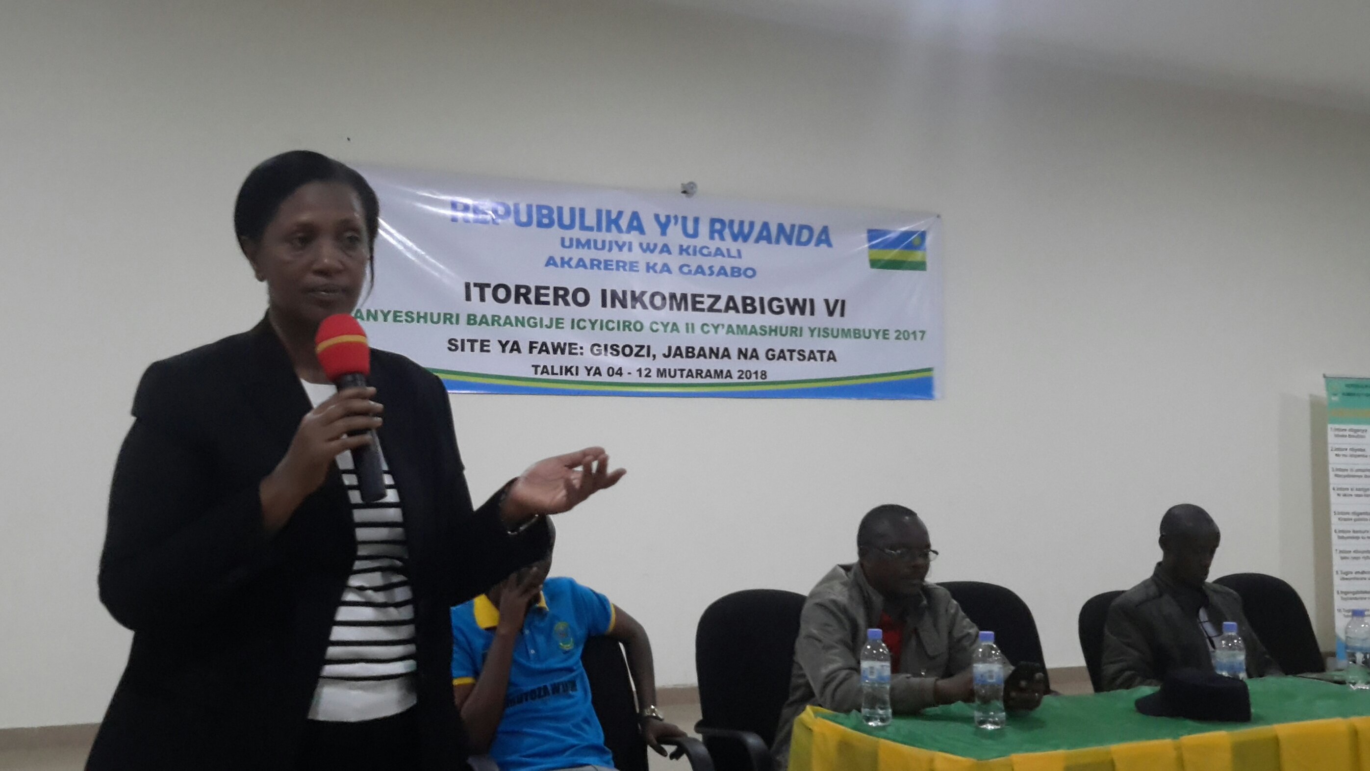 Senateri Gakuba atangiza itorero yasabye intore kuzacana ukubiri n