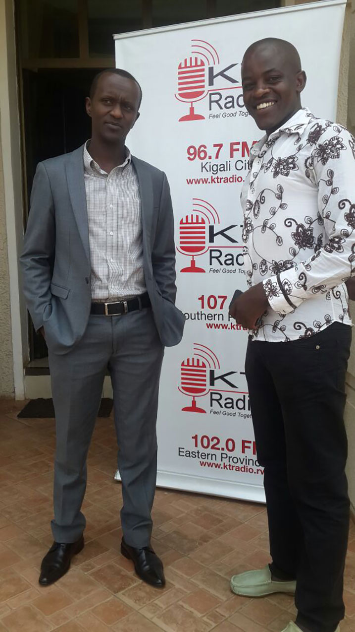 Umuyobozi mukuru wa Kigali Today Ltd, Jean Charles Kanamugire (wambaye ikositimu) avuga ko ibikorwa byo kwegera abakunzi bayo bizakomeza.