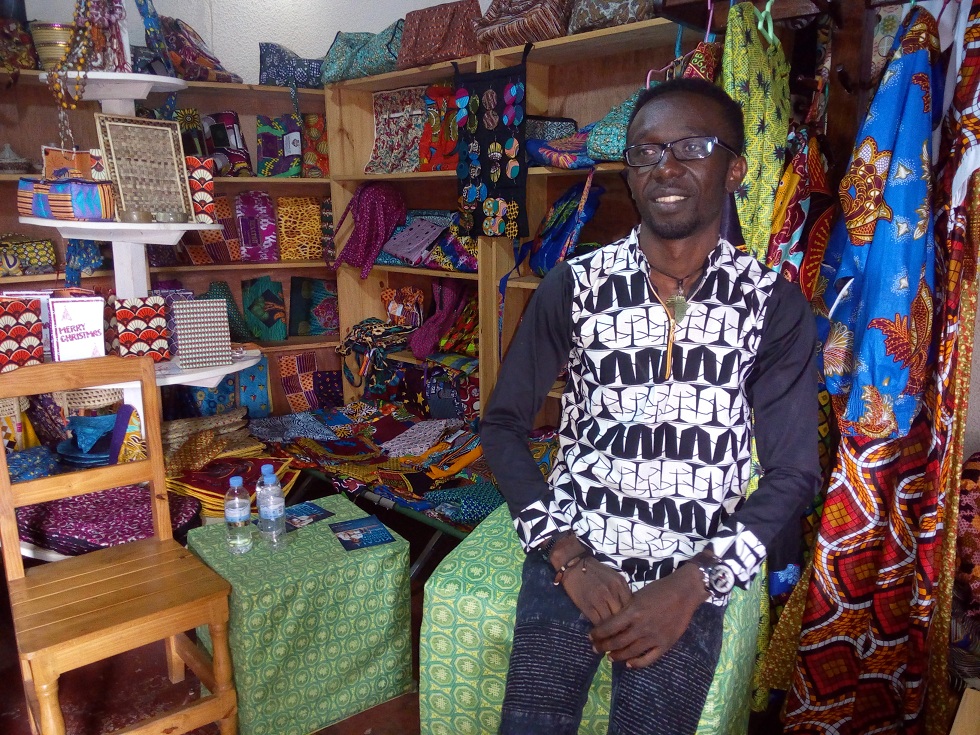 Sunday yemeza ko imyenda ya Made in Rwanda idahenze ahubwo ari uko akenshi abayidoda batihurira n'abaguzi bagahendwa