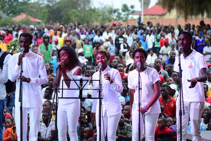 Abana bize umuziki ku Nyundo ubwo baririmbaga mu gitaramo cya "Tera Sitori"