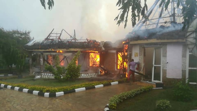 Inyubako yahiye irakongoka 
