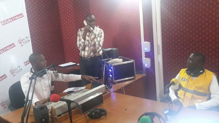Uwatoranyaga agapapuro kariho numero z'uwatomboye ni umuntu udakora muri Kigali Today.