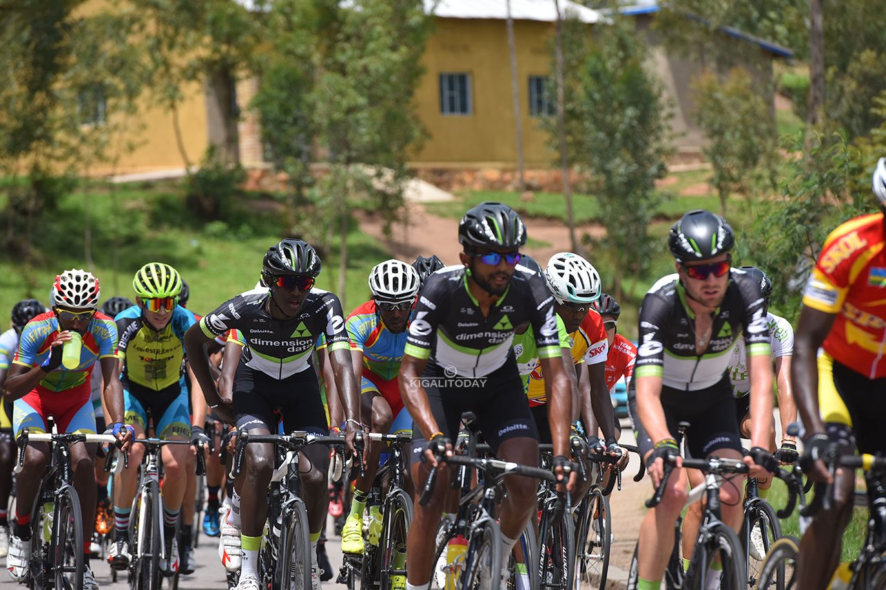 Abakinnyi ba Dimension data bagendera hamwe, ni umwe mu makipe ari kwitwara neza muri iri rushanwa