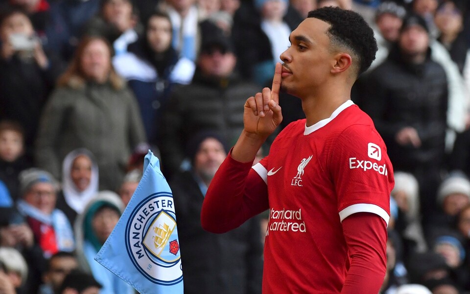 Trent Alexander Arnold acecekesha abafana ba Manchester City nyuma y'igitego yatsindiye Liverpool kikayihesha inota rimwe