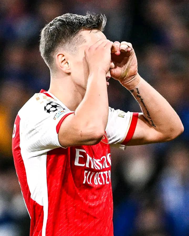 Leandro Trossard nyuma yo gutsinda igitego cya Arsenal muri uyu mukino