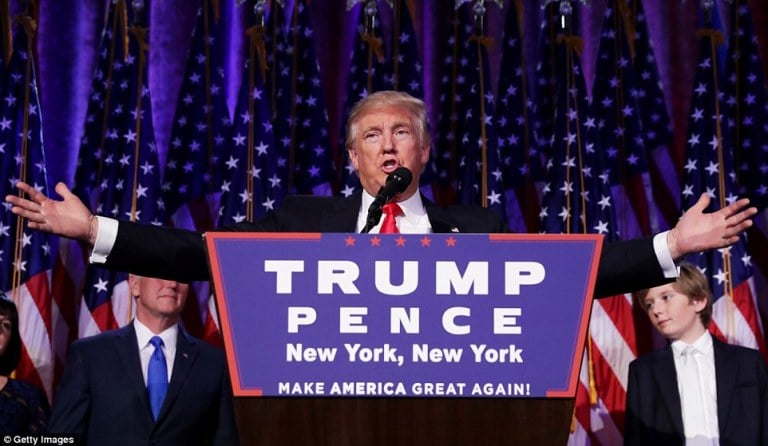 Trump yashimiye Clinton bari bahanganye