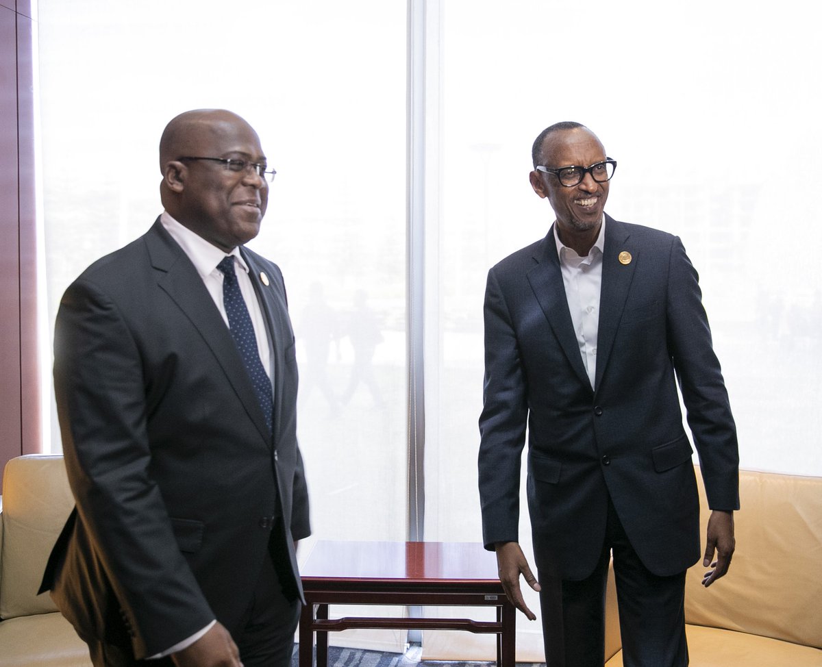 Perezida Tshisekedi na Perezida Kagame ubwo bari mu nama ya AU muri Ethiopia bagiranye ibiganiro 