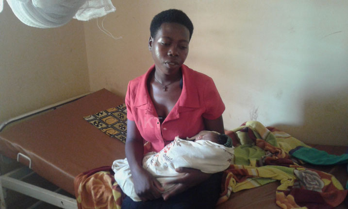 Tuyisenge Odette ngo yari yataye icyizere cyo gukora ibizamini ariko kubera ubuyobozi bwazanye uburezi budaheza arishimira ko arimo kubikora ari umubyeyi.