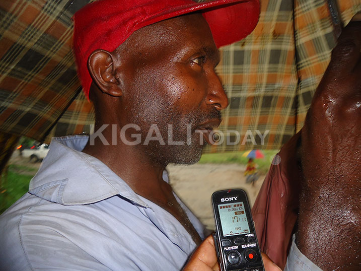 Twahirwa avuga ko kutagira ikiraro bibangamira ubuhahirane n'imigenderanire hagati y'abaturage b'uturere duhurira ku mugezi wa Rubagabaga.