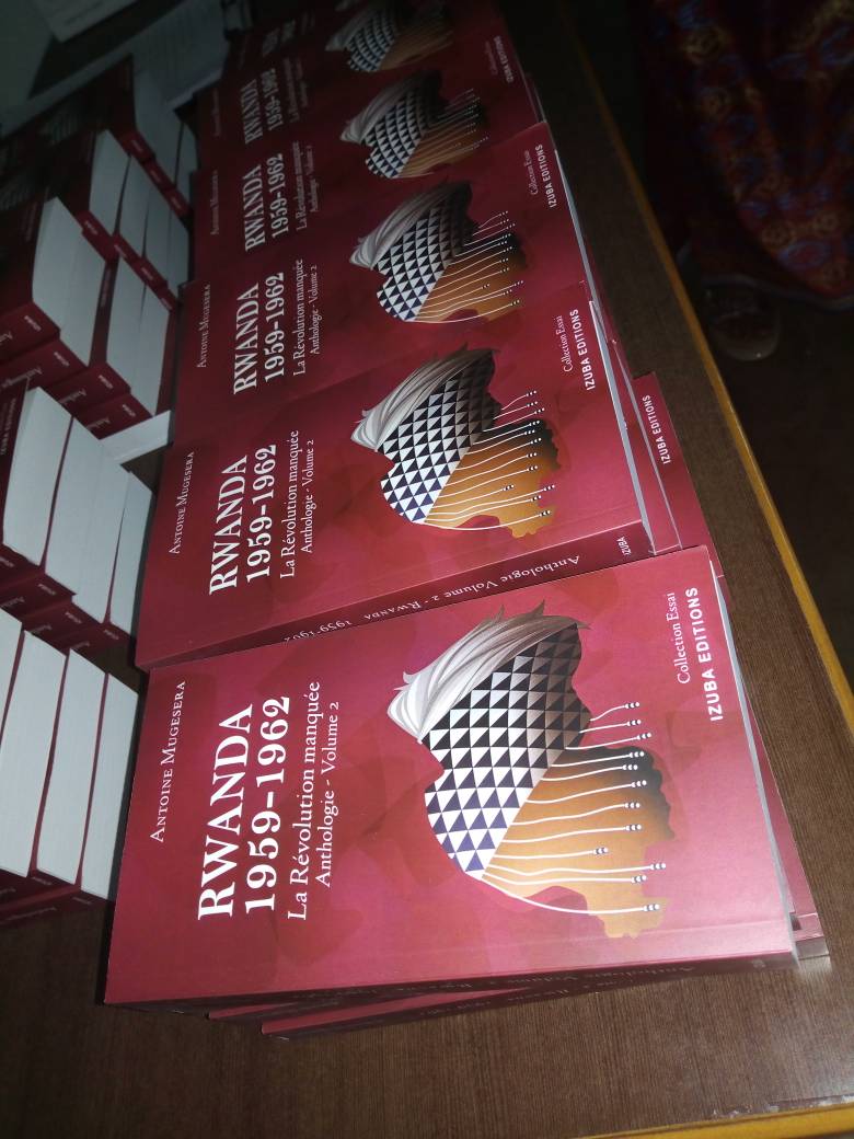 Ubu iki gitabo kiraboneka mu isomero rusange ry'Igihugu