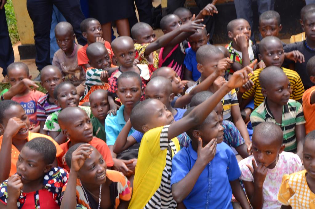 Ubucucike bw'abana mu ishuri ku kirwa cya Nkombo butuma bamwe babura uko biga bagata amashuri