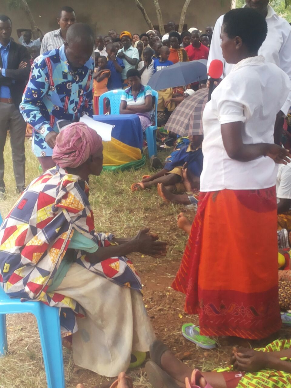 Buri muturage azajya atanga amakuru amwerekeye we ubwe, inteko y
