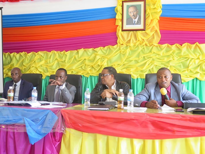 Minisitiri Lwakabamba yasuye intara y