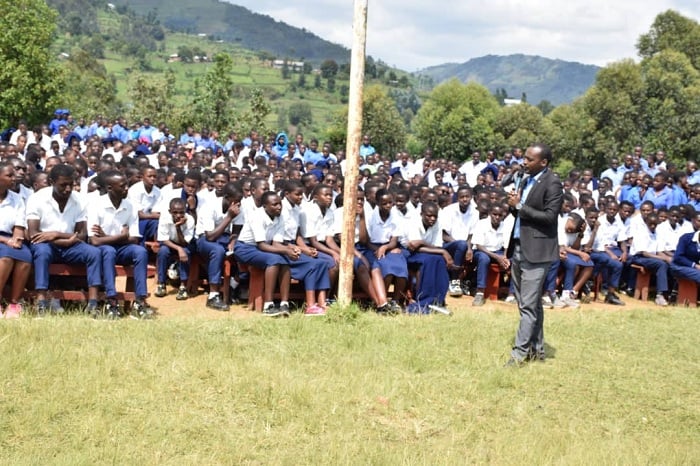 Umukunzi yagaragaje ko igihugu kitagera ku ntego zacyo hakiri abana bataye ishuri