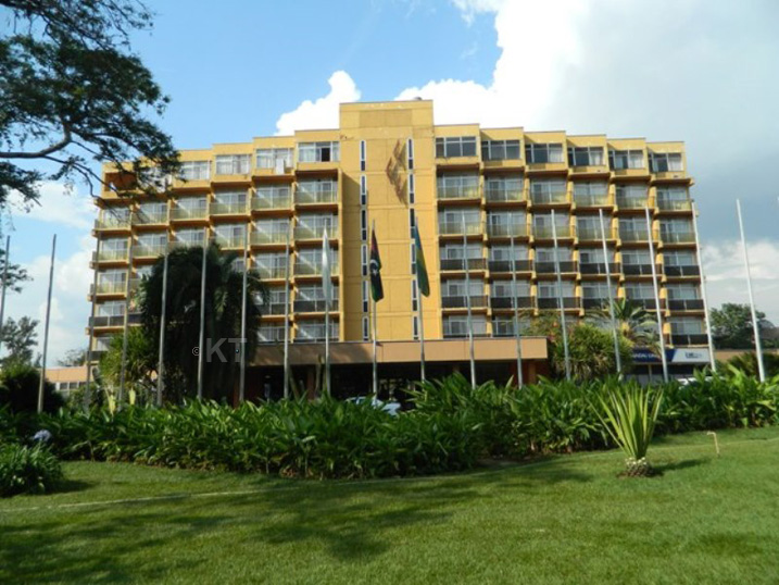 Ubusitani bwo muri Novotel na bwo buri mu byongerera ubwiza ino Hotel bugatuma yitabirwa.