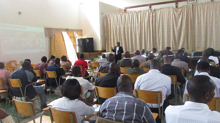Ubuyobozi bw'Akarere ka Gakenke buvuga ko imiryango isaga ibihumbi 3500 ikirarana n'amatungo mu nzu.