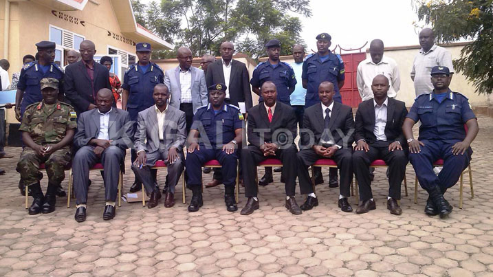 Ubuyobozi bwa Polisi, ubw'Ingabo n'ubw'Intara y'Iburengerazuba na bamwe mu bayobozi b'uturere tw'Intara y'Iburengerazuba n'abigeze kubaba bo.
