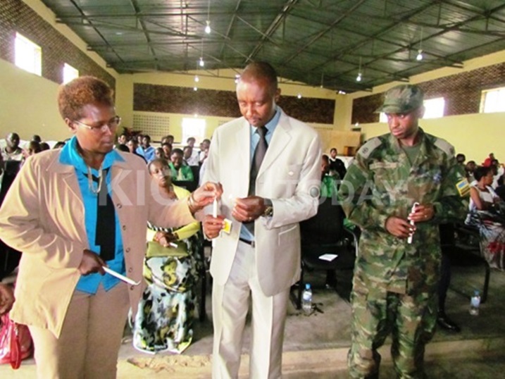 ubuyobozi buvuga ko buzakomeza gufatanya n