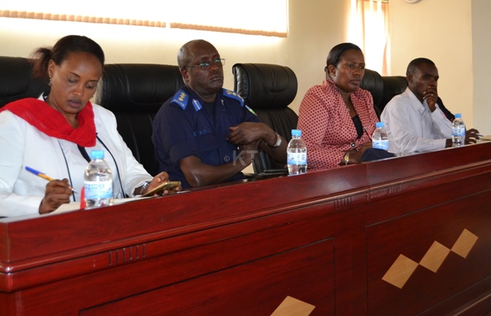Ubuyobozi bw'Intara y'Iburasirazuba n'izindi nzego zose zifite uburezi n'ibizamini mu nshingano biyemeje gukorera hamwe kugira ngo bace 'gukopera' mu bizamini.