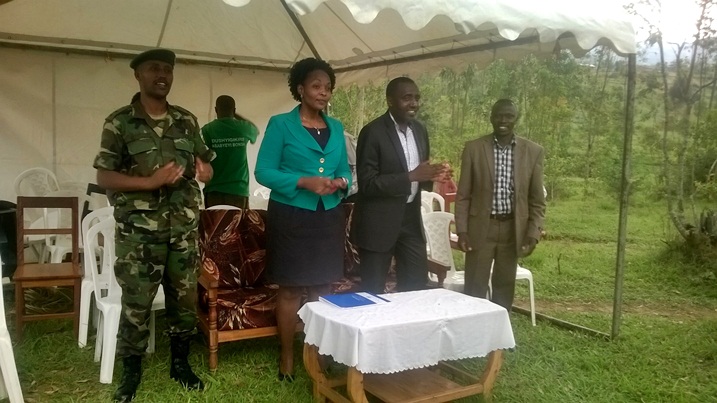 Ubuyobozi bwegera abaturage kugira ngo basobanurirwe uruhare rwabo mu ibikorwa bibagenerwa.