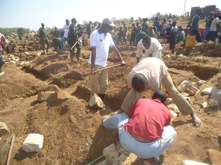 Aya mazu arimo kubakirwa imiryango 12 itishoboye.