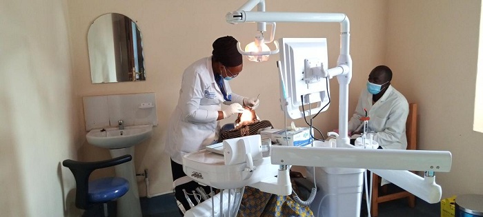 Serivise zo kuvura amenyo zikomeje gutangirwa mu mavuriro mato yegereye imipaka