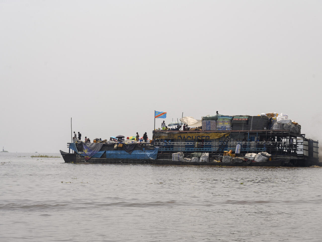 Ubwato bwarohamye mu mugezi buhitana abantu 40 abandi baburirwa irengero