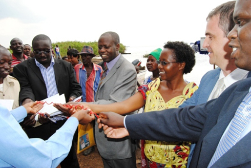 Umuyobozi wa poste de santé ya Mazane ashykirizwa urufunguzo rw