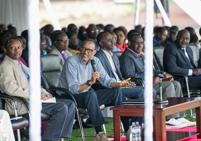 Ubwo Perezida Kagame yasuraga akarere ka Rubavu Mamisa akamusaba ubwenegihugu