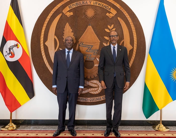 Perezida Paul Kagame na Maj Gen (Rtd) Robert Rusoke wa Uganda