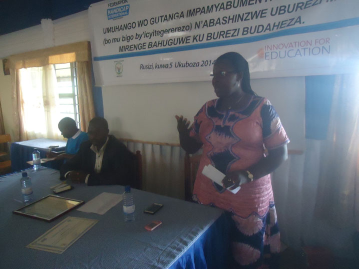 Ntawiha asaba abarimu kuzakomeza guharanira uburezi bw'abana bose.