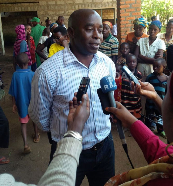 Amb. Ntukamazina avuga ko agiye kuvugana n'igihugu cye bagakemura ikibazo kuko Imbonerakure zitari hejuru y'amategeko.