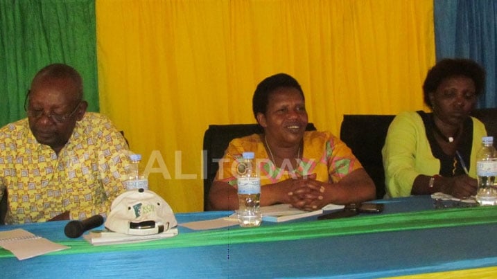 Uhereye ibumoso ni Depite Bazatoha Adolphe, Depite Mukandamge Thacienne na Depite Kantengwa Julienne bakoreye mu Karere ka Gatsibo.