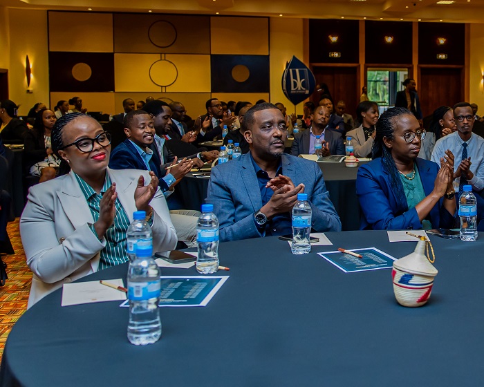 Uhereye ibumoso ni umunyamabanga nshingwabikorwa wa BK Foundation, Ingrid Karangwayire naho uhereye iburyo ni Dr. Diane Karusisi umuyobozi Mukuru wa BK