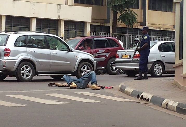 Yarasiwe imbere ya BK ku muhanda umanuka ahitwa ku iposita.