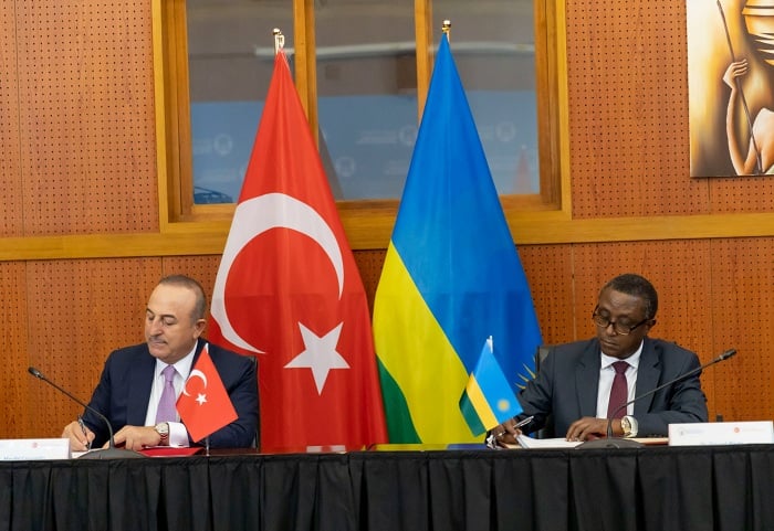 Ba Minisitiri bombi basinya ayo masezerano