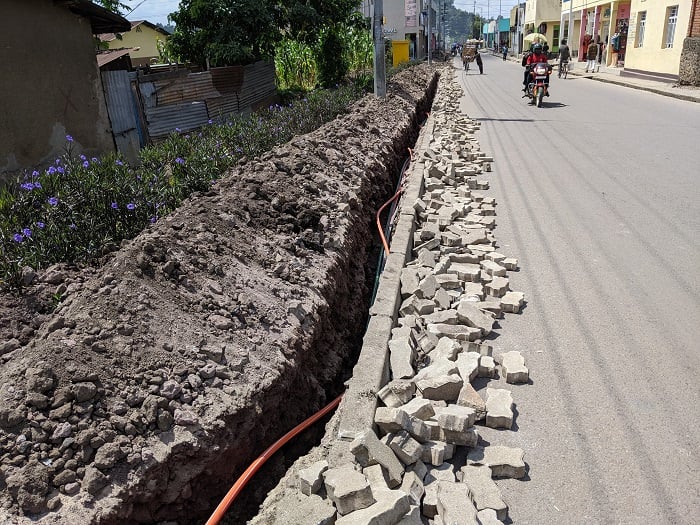 Umubiri bikekwa ko waba ari uw'uwishwe muri Jenoside yakorewe Abatutsi wabonywe n'abacukura aharimo kunyuzwa umuyoboro wa Internet