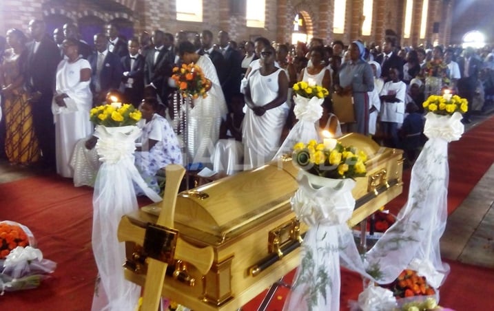 Umubiri wa nyakwigendera Padiri Dominique Karekezi wajyanwe muri Paruwase ya Rwamagana mbere y