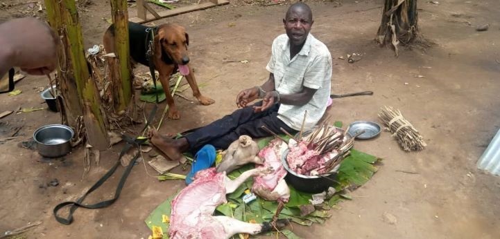 Umugabo wafashwe agiye kotsa inyama z