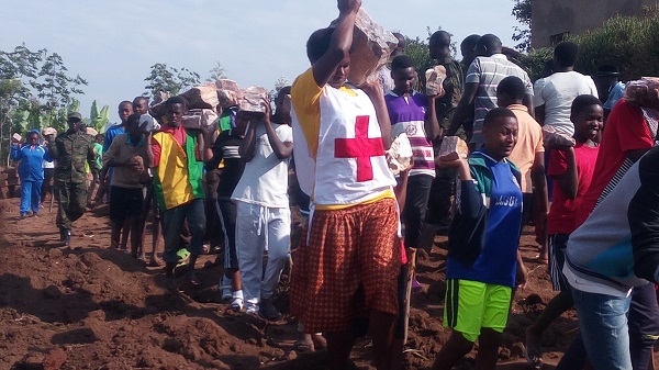 Umuganda wo kubakira abatishoboye mu mudugudu w'Akanyaruhinda