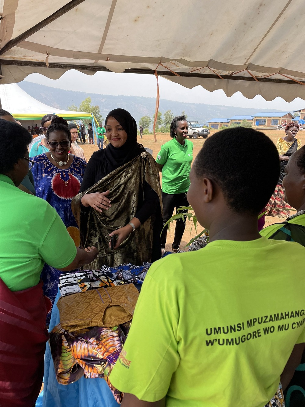 Beretse ndetse banasobanurira abayobozi bimwe mu byo bakora