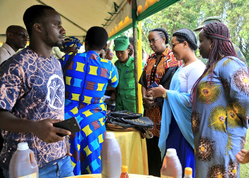 Abagore bamuritse imishinga bakora y'iterambere, bizezwa gukomeza gushyigikirwa 