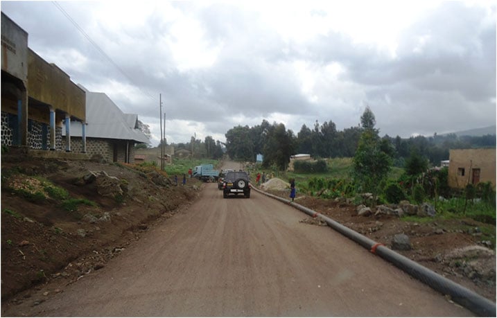 Umuhanda Sashwara-Kabatwa wabaye mwiza ku buryo abajya kugura ibirayi boroherejwe urugendo.